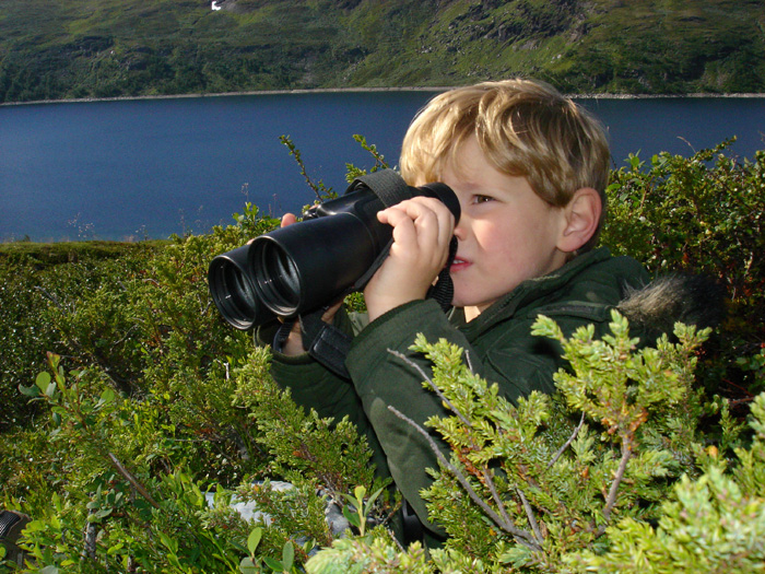 Юный любитель природы. Юннат. Юный натуралист. Натуралисты на природе. Мальчик исследователь природы.
